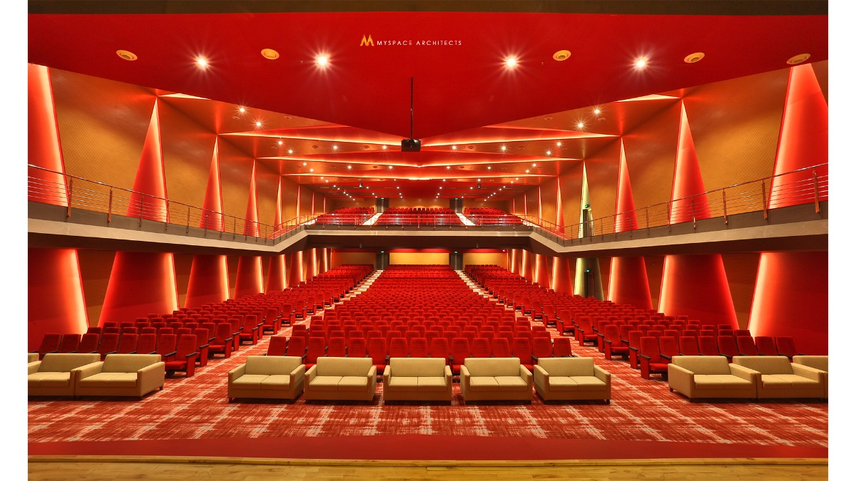 Red Bloom, Auditorium